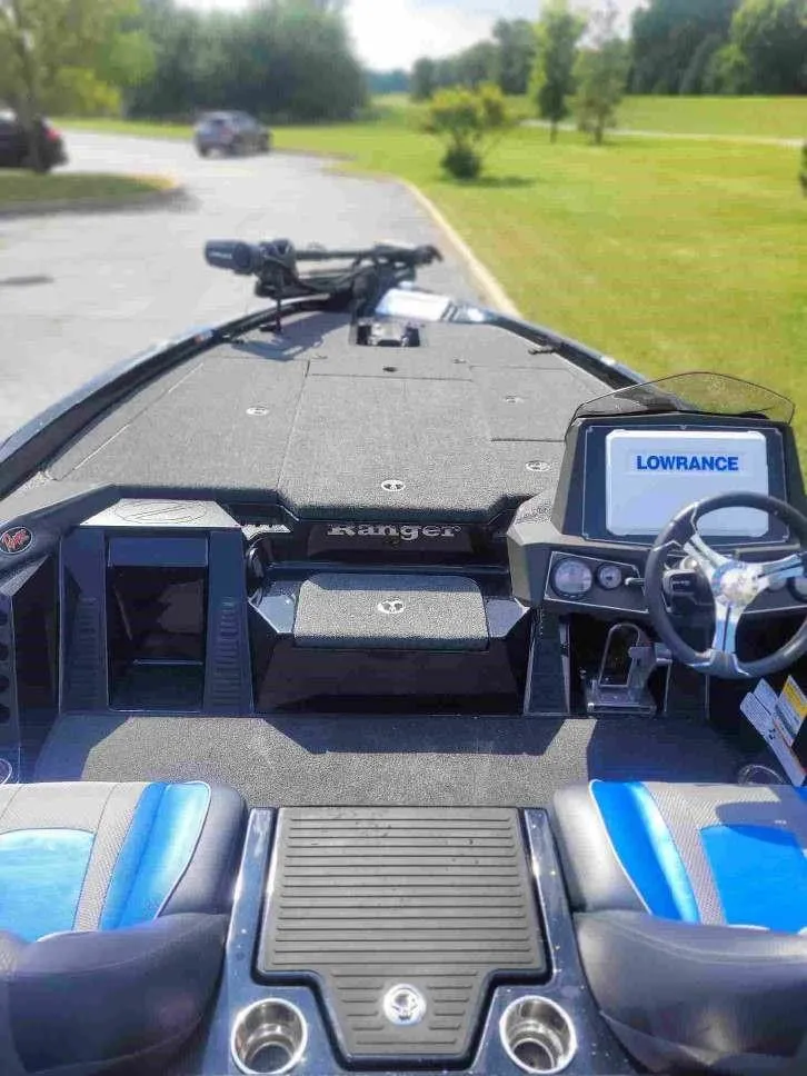 Slide: The Image of 2024 Ranger Z518 Ranger Cup Equipped boat with Lowrance electronics. - 7