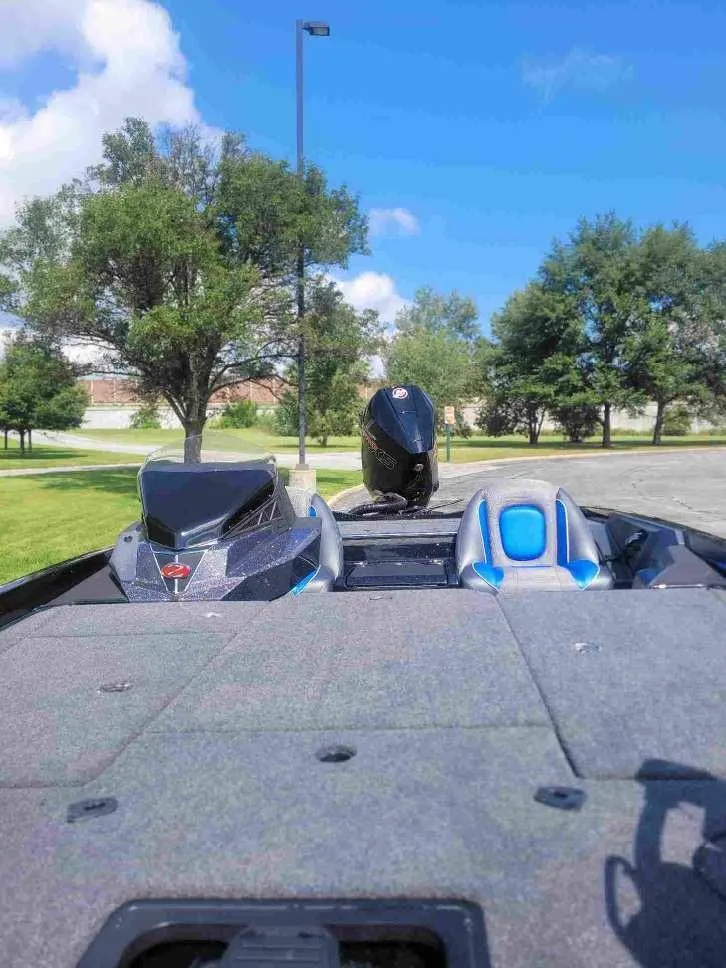 Slide: The Image of 2024 Ranger Z518 Ranger Cup Equipped boat on a sunny day. - 9