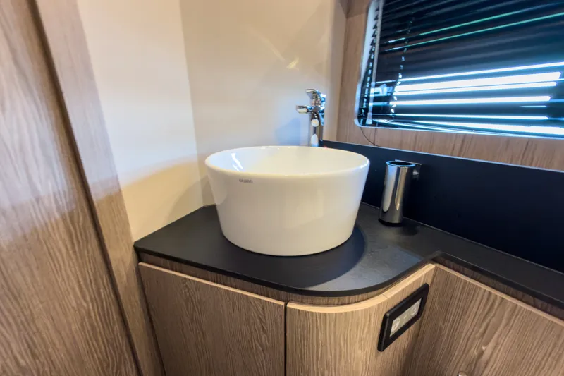 Slide: The Image of Azimut A45 2027 - 32