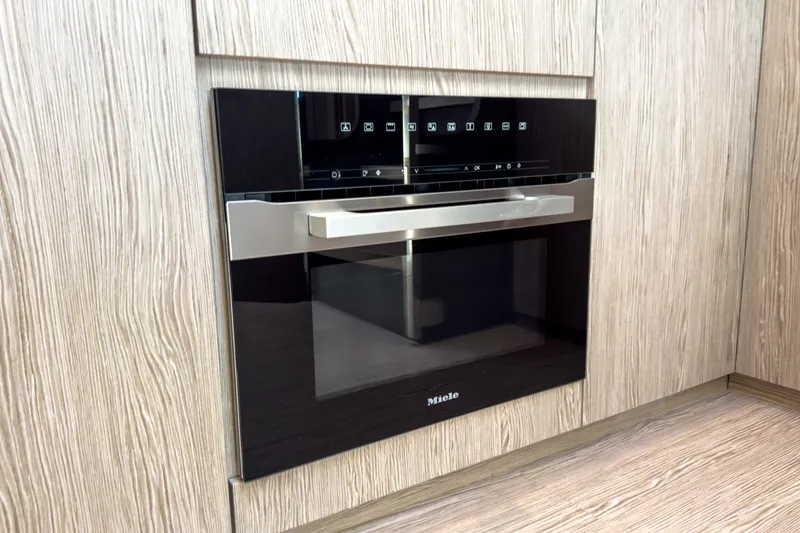 Slide: The Image of Azimut A45 2027 - 34