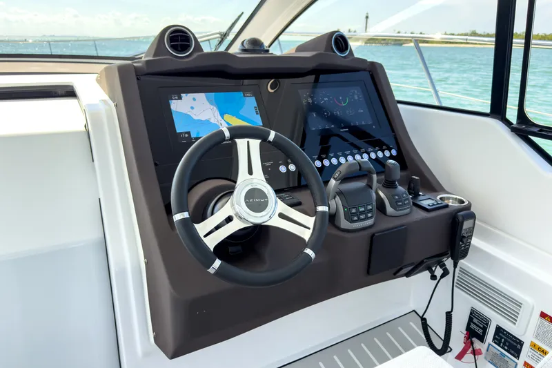 Slide: The Image of Azimut A45 2027 - 16