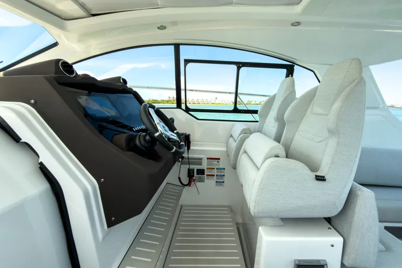 Slide: The Image of Azimut A45 2027 - 18