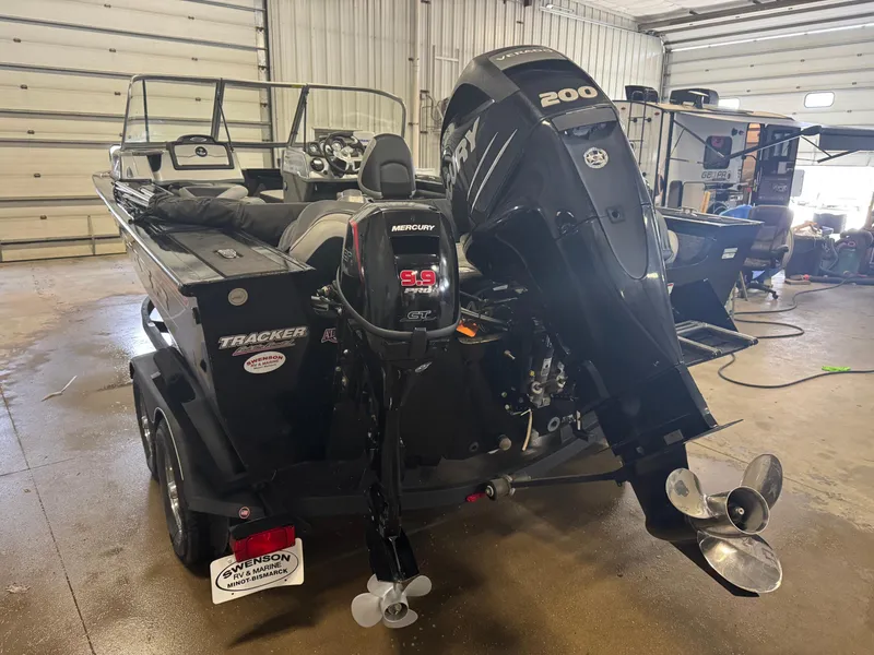 Slide: The Image of 2018 Tracker Targa V-19 WT boat identification plate with barcode and serial number. - 4