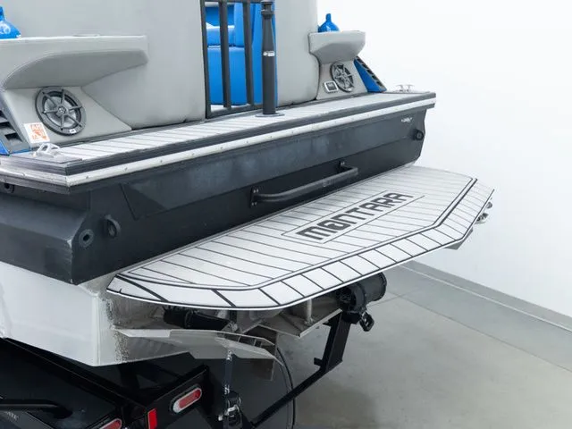 Slide: The Image of Rear view of Montara 25' SURF BOSS 2.0 CW boat, 2023 model. - 3