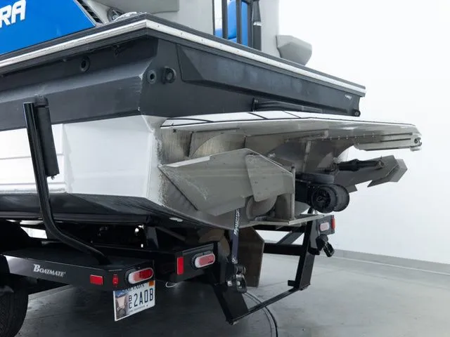 Slide: The Image of Rear view of Montara 25' SURF BOSS 2.0 CW boat, 2023 model. - 4