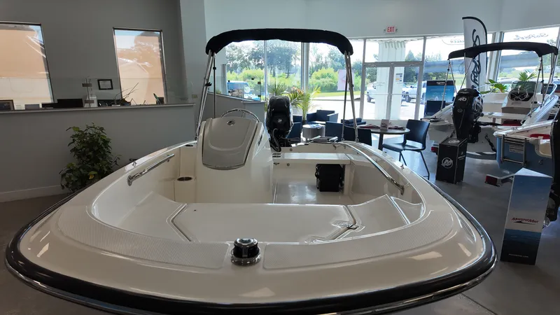 Slide: The Image of Boston Whaler 130 Super Sport 2027 - 6