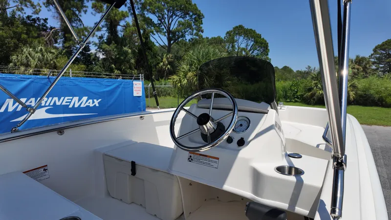 Slide: The Image of Boston Whaler 160 Super Sport 2027 - 7