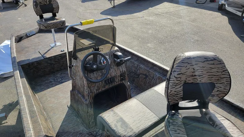 Slide: The Image of 2025 Xpress XP18CC center console boat with Yamaha 70 hp engine, camo design. - 10