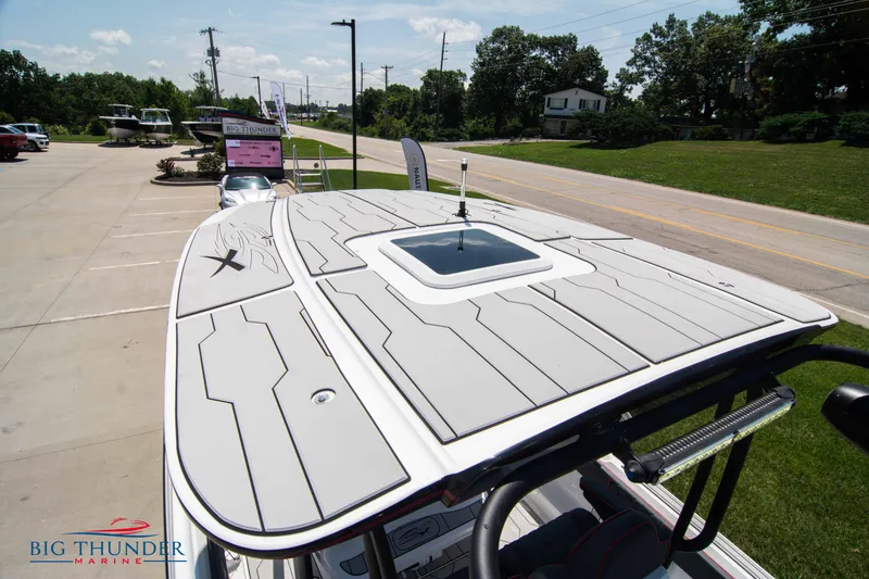 Slide: The Image of 2024 Glasstream 28 GSX Pro boat on display at Big Thunder Marine. - 14