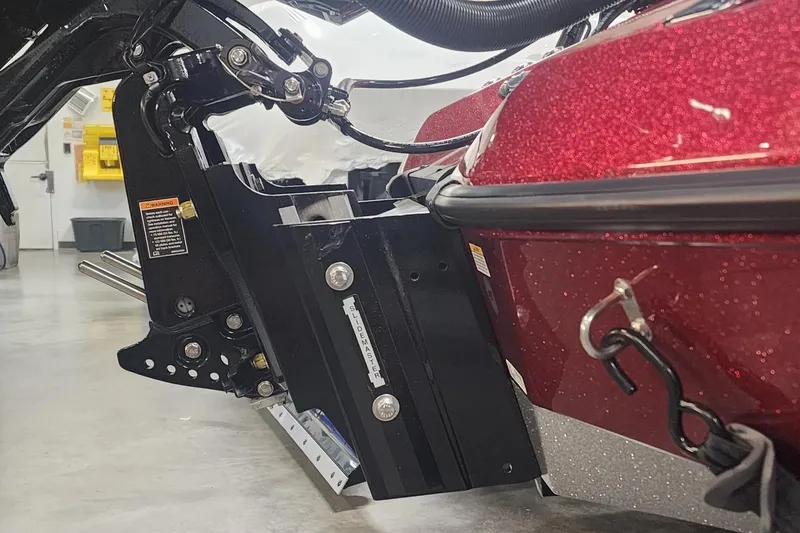 Slide: The Image of 2024 Ranger Z520R Ranger Cup Equipped boat motor mount close-up. - 9