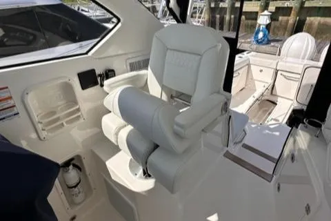 Slide: The Image of Captain's chair in the 2022 Pursuit OS 355 boat cockpit. - 32
