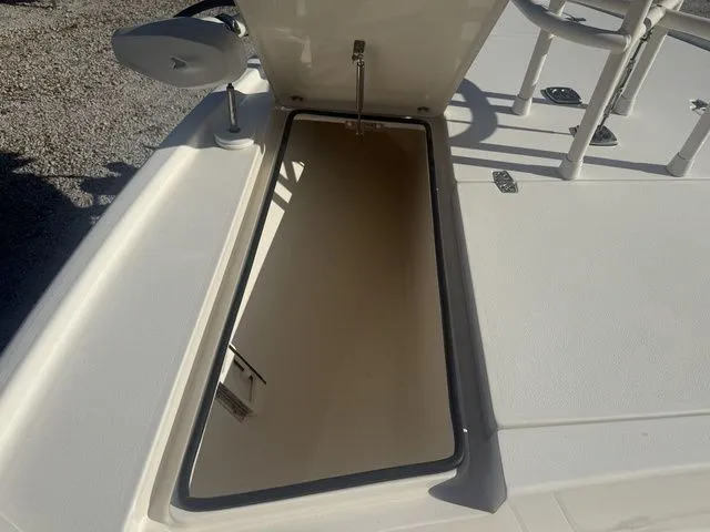 Slide: The Image of Pathfinder 2500 Hybrid 2023 - 10