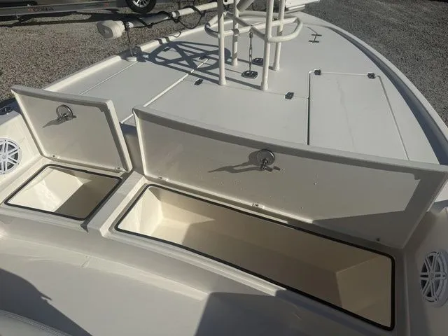 Slide: The Image of Pathfinder 2500 Hybrid 2023 - 12