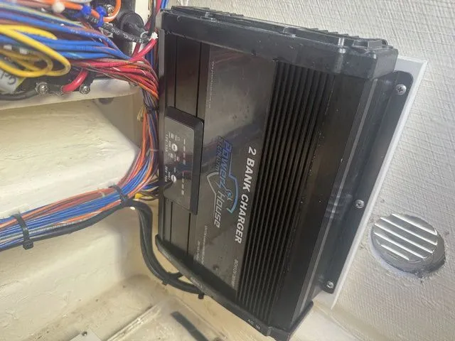 Slide: The Image of Pathfinder 2500 Hybrid 2023 - 16