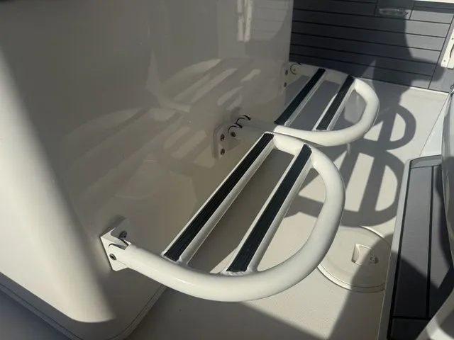 Slide: The Image of Pathfinder 2500 Hybrid 2023 - 22