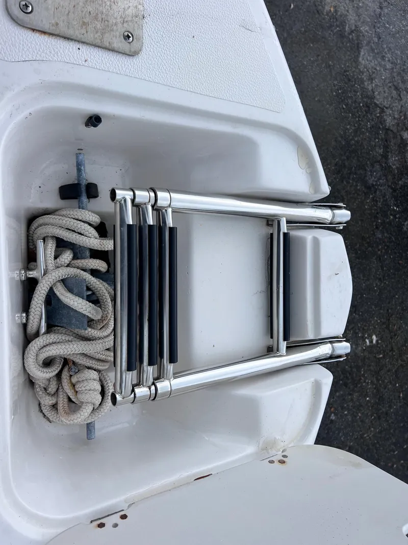 Slide: The Image of 2005 Starcraft Aurora 2210 I/O boat ladder and rope storage compartment. - 16