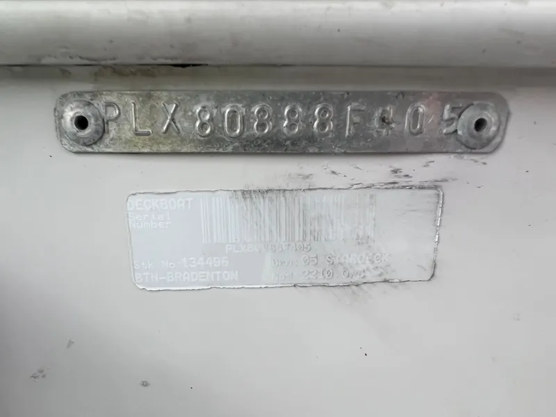 Slide: The Image of 2005 Starcraft Aurora 2210 I/O boat serial number plate and barcode. - 4