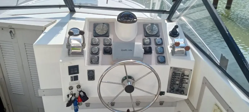 Slide: The Image of 1994 Albemarle 27sf boat helm with steering wheel and control panel. - 15