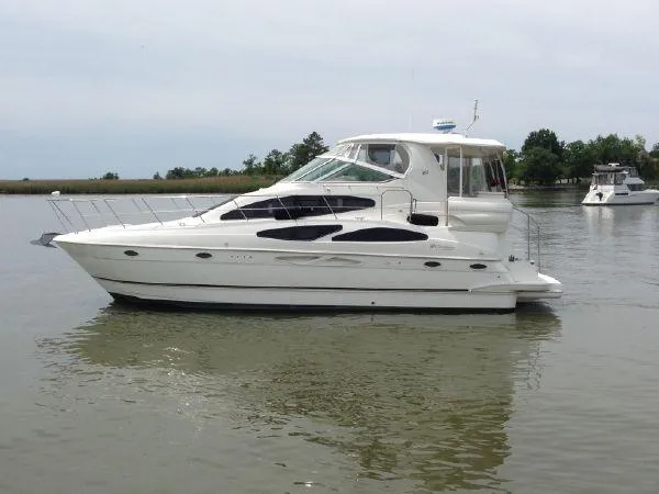 Slide: The Image of 2004 Cruisers Yachts 405 Express Motoryacht on calm water, side view. - 0