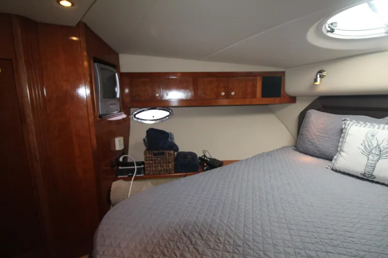 Slide: The Image of Luxurious cabin interior of 2004 Cruisers Yachts 405 Express Motoryacht with cozy bedding. - 37