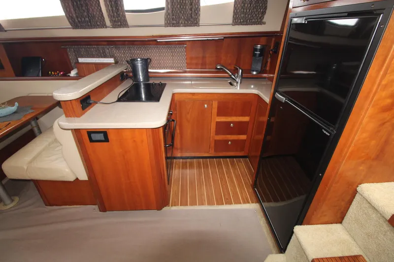 Slide: The Image of Cruisers Yachts 405 Express Motoryacht 2004 - 50