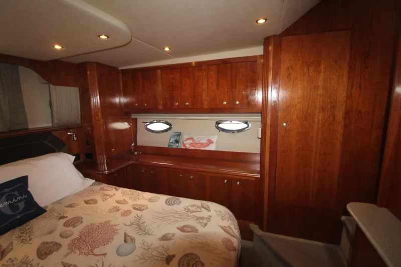 Slide: The Image of Cruisers Yachts 405 Express Motoryacht 2004 - 52