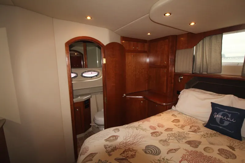 Slide: The Image of Cruisers Yachts 405 Express Motoryacht 2004 - 54