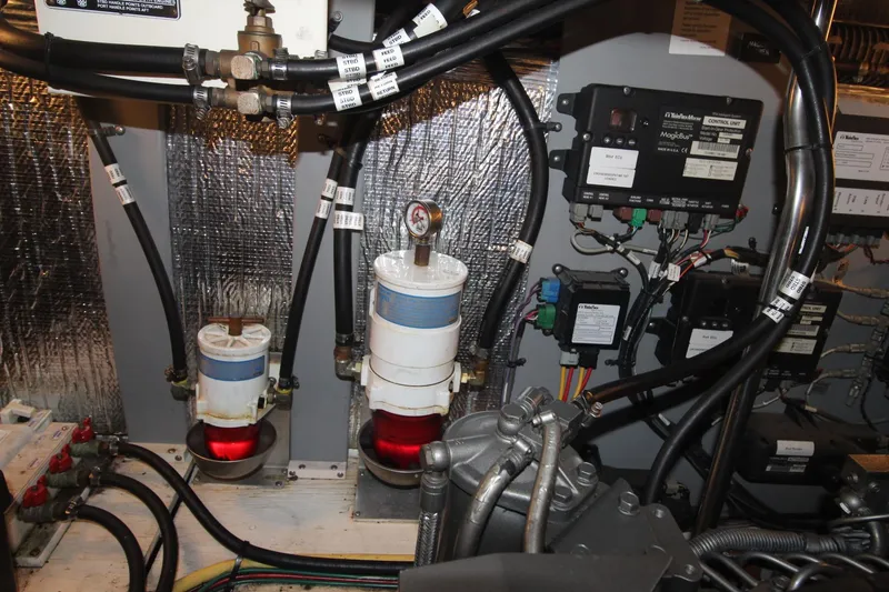 Slide: The Image of Cruisers Yachts 405 Express Motoryacht 2004 - 57