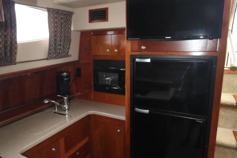 Slide: The Image of Cruisers Yachts 405 Express Motoryacht 2004 - 58