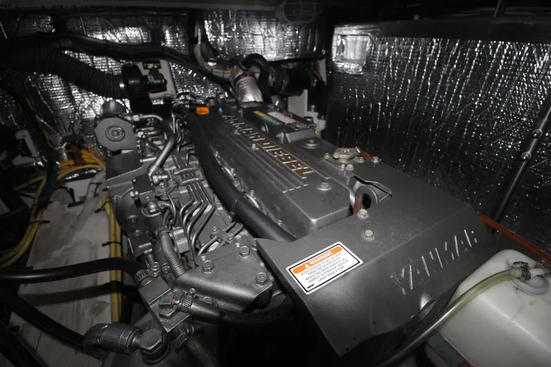 Slide: The Image of Cruisers Yachts 405 Express Motoryacht 2004 - 64