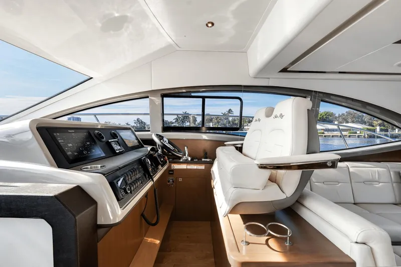 Slide: The Image of Sea Ray 400 Fly 2018 - 32