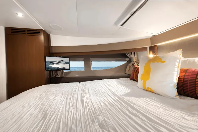 Slide: The Image of Sea Ray 400 Fly 2018 - 35