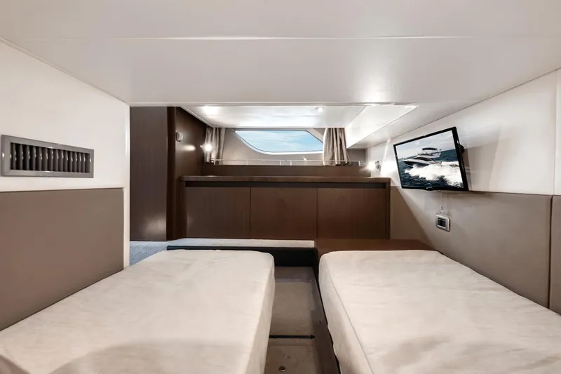 Slide: The Image of Sea Ray 400 Fly 2018 - 38