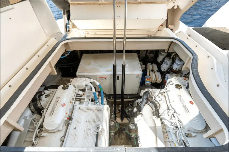 Slide: The Image of Sea Ray 400 Fly 2018 - 42