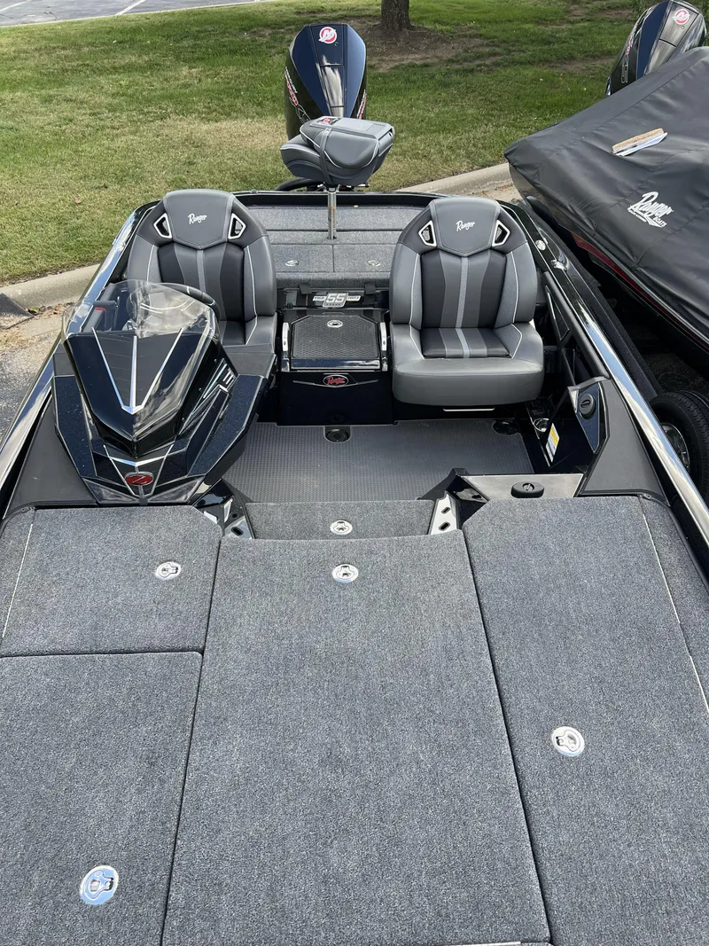 Slide: The Image of 2024 Ranger Z521R Ranger Cup Equipped fishing boat with dual seats and storage compartments. - 7