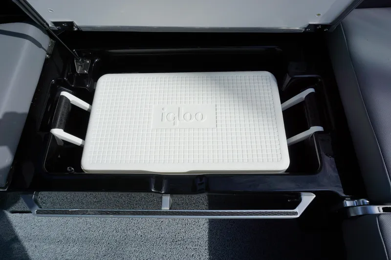 Slide: The Image of MasterCraft XT24 - Closeout 2024 - 11