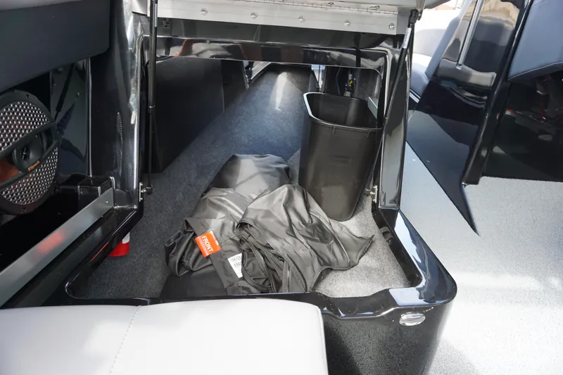 Slide: The Image of MasterCraft XT24 - Closeout 2024 - 20