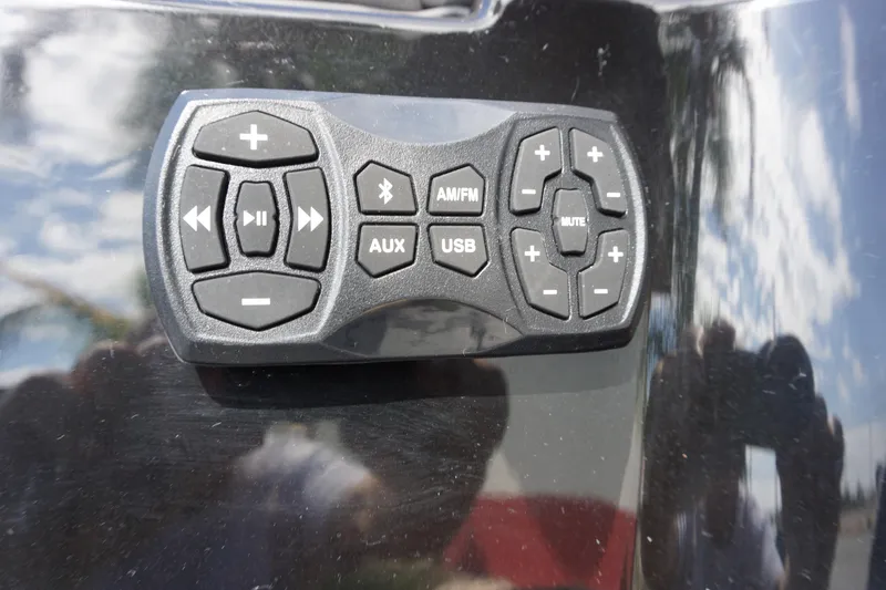 Slide: The Image of MasterCraft XT24 - Closeout 2024 - 36