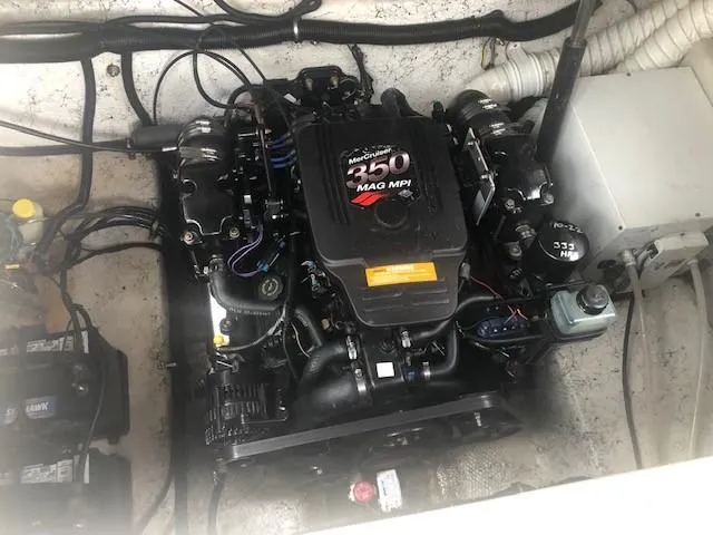 Slide: The Image of 2003 Rinker Fiesta Vee 270 engine compartment with MerCruiser 350 MAG MPI. - 14