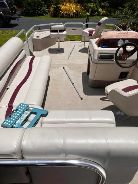 Slide: The Image of 2007 Sun Tracker Bass Buggy pontoon boat interior with seating and steering console. - 3