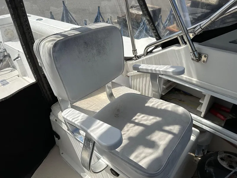 Slide: The Image of Captain's chair on a 1994 Robalo 2160 Cuddy Cabin boat. - 10