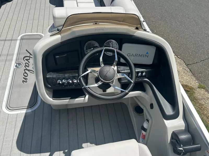 Slide: The Image of 2023 Avalon 2785 ENT FS boat dashboard with Garmin navigation system. - 17