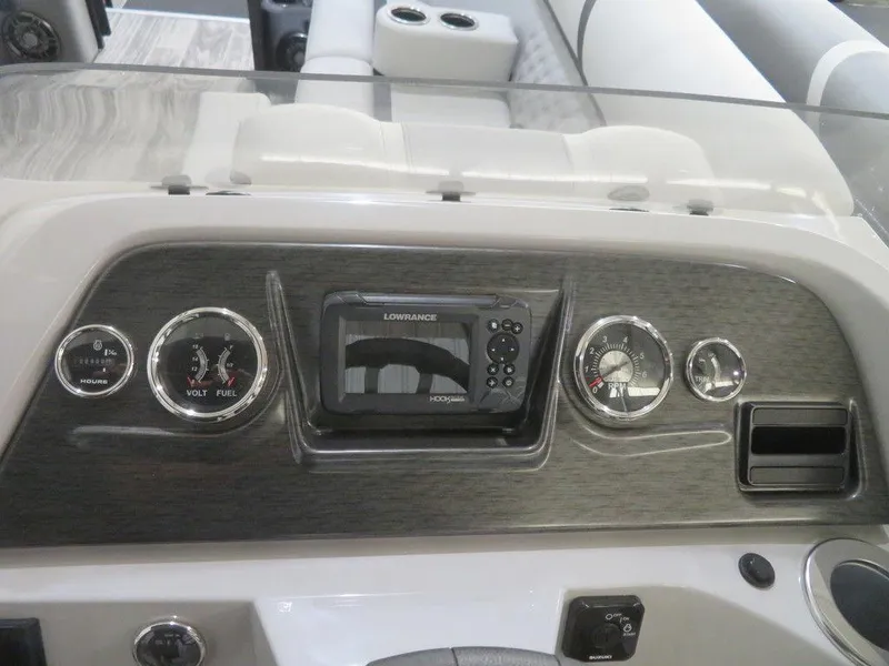 Slide: The Image of Crest Classic DLX 220 SLC 2024 - 3