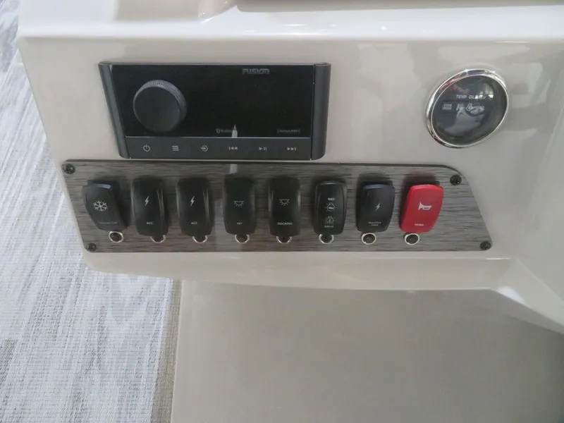 Slide: The Image of Crest Classic DLX 220 SLC 2024 - 4