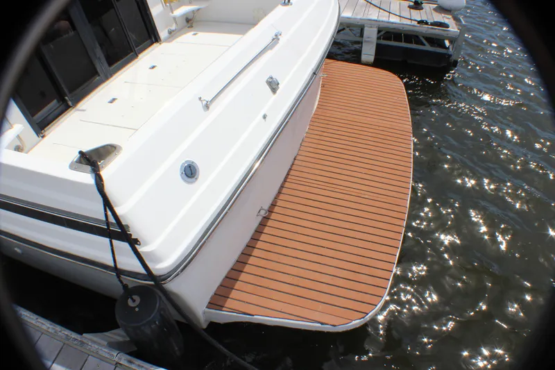 Slide: The Image of 1986 Carver 3297 Mariner boat with wooden swim platform at dock. - 4