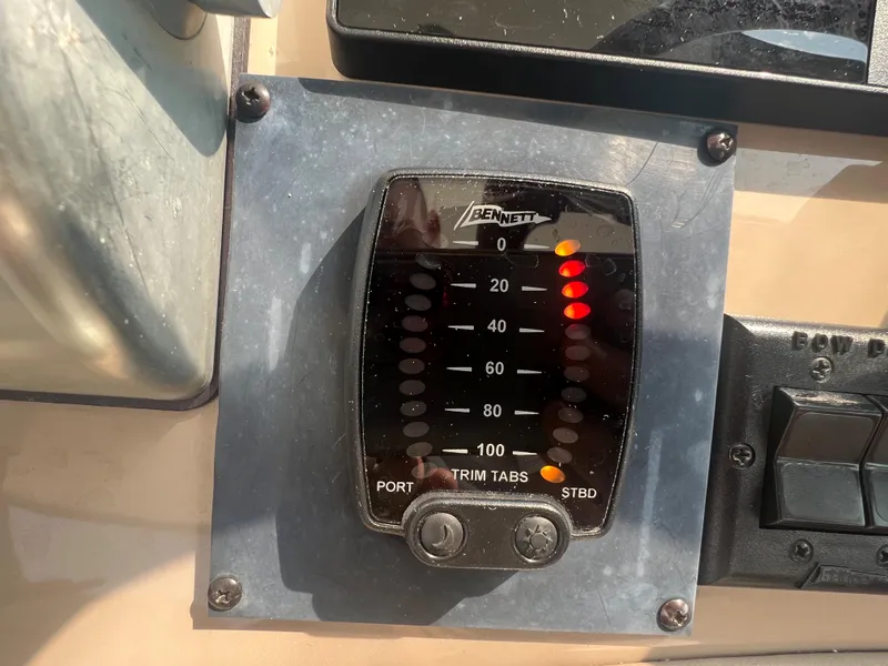 Slide: The Image of Bennett trim tabs control panel on a 2000 Sea Ray 540 Sundancer. - 12