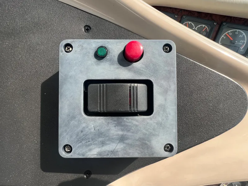 Slide: The Image of Control panel on a 2000 Sea Ray 540 Sundancer boat. - 15