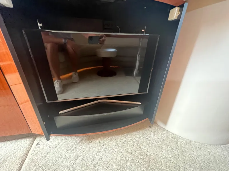 Slide: The Image of Flat-screen TV in the cabin of a 2000 Sea Ray 540 Sundancer yacht. - 49