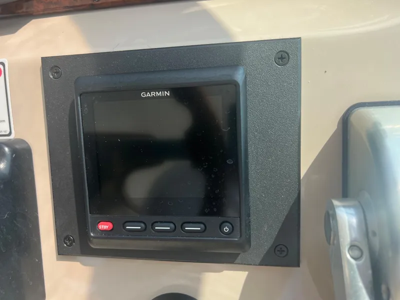 Slide: The Image of Garmin navigation system on 2000 Sea Ray 540 Sundancer yacht. - 5