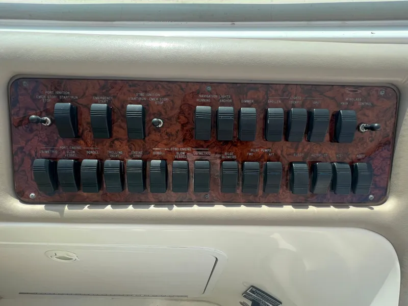 Slide: The Image of Control panel of a 2000 Sea Ray 540 Sundancer yacht. - 9